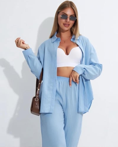 طقم نسائي سماوي بأكمام طويلة وقصة واسعة