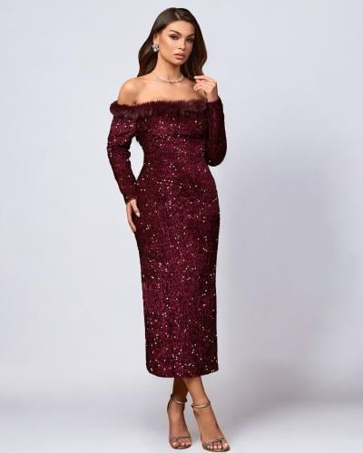 فستان ميدي بترتر عنابي بكتف مكشوف وتفاصيل ريش فاخر...