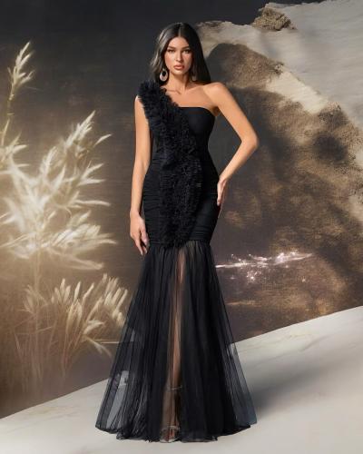 فستان سهرة أسود طويل بكتف واحد وتصميم طبقات شيفون