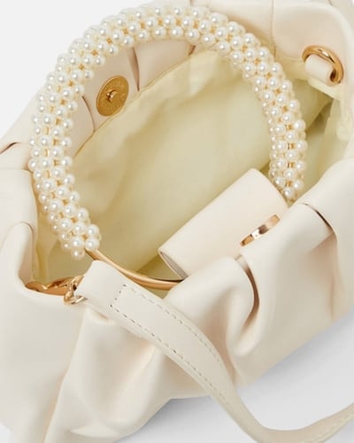 حقيبة يد مربعة صغيرة مزينه باللؤلؤ