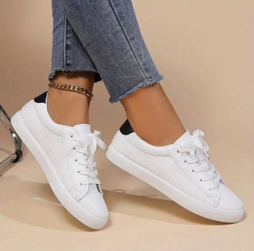 سنيكرز كلاسيكي للنساء بأشرطة أمامية