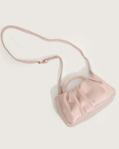 حقيبة يد مربعة صغيرة مزينه باللؤلؤ