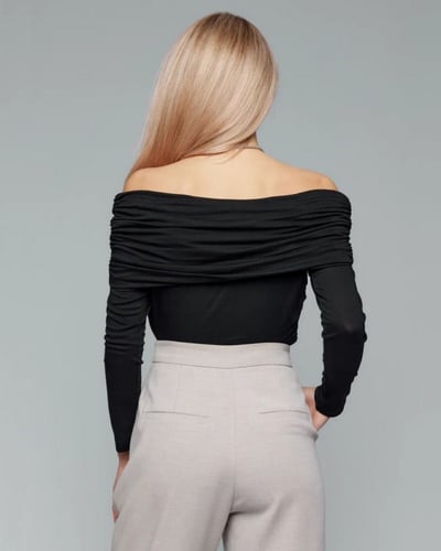 تي شيرت نسائي كاجوال مكشوف الكتف - أسود