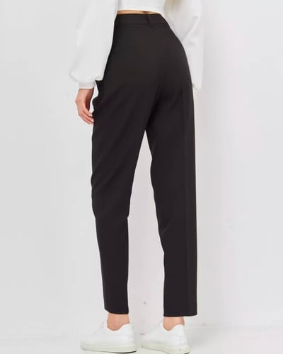 بنطال نسائي عالي الخصر بجيوب مائلة