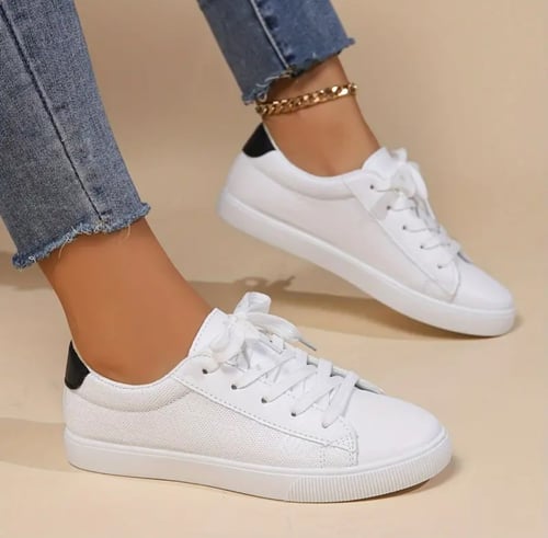 سنيكرز كلاسيكي للنساء بأشرطة أمامية