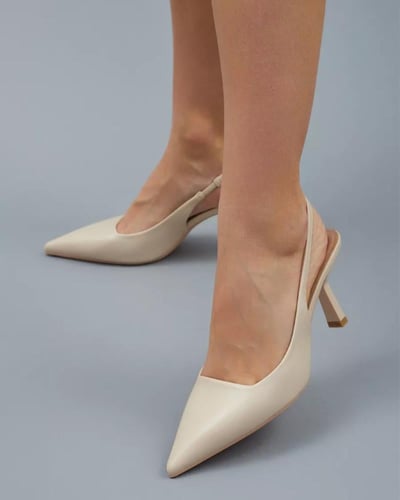 حذاء بكعب عالٍ ومقدمة مدببة بسيط - بيج