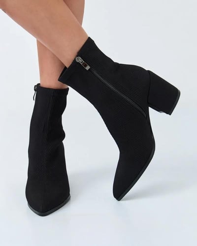 بوت نسائي أنيق بكعب عريض وسحاب جانبي – تصميم كلاسي...