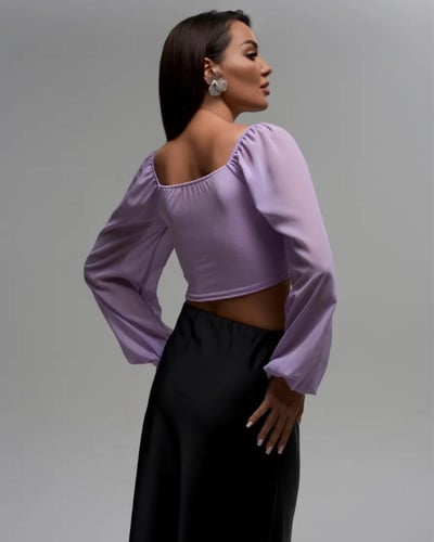 بلوزة كاجوال بأكمام شفافة منفوخة ورباط أمامي