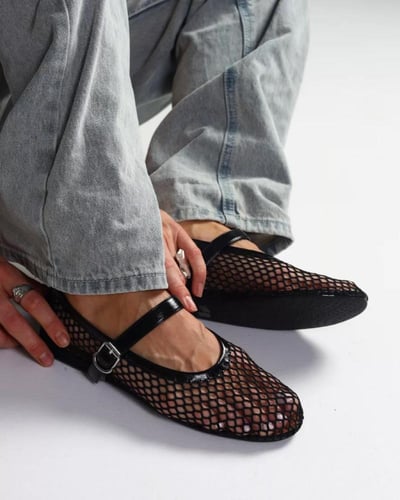 حذاء نسائي مريح وعملي مسطحة ومقدمة مستديرة