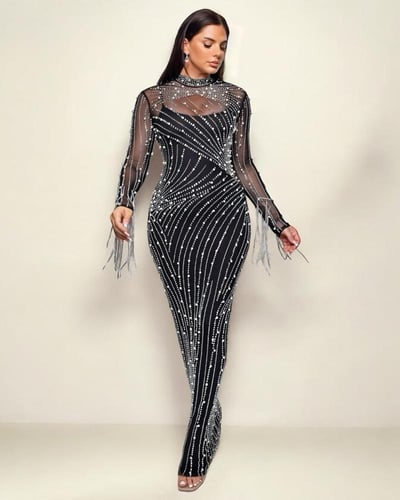 فستان سهرة مطرز بأكمام طويلة ورقبة دائرية