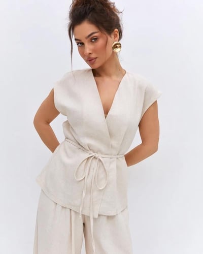 طقم نسائي أنيق من قطعتين توب بربطة خصر وبنطال واسع