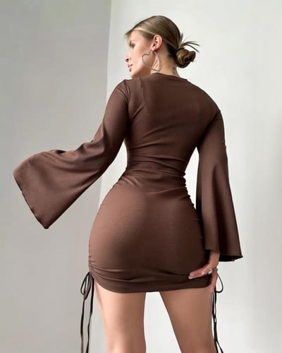 فستان نسائي قصير برباط جانبي وأكمام طويلة واسعة