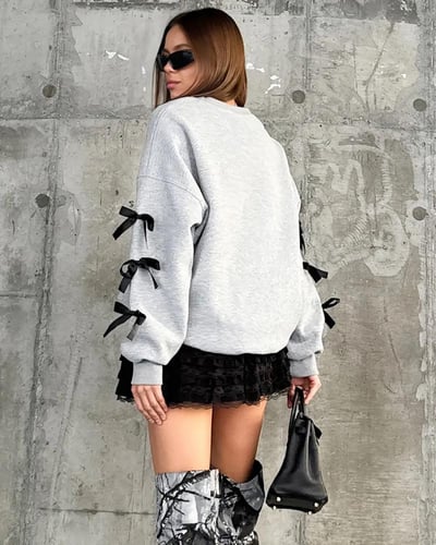 سترة نسائية بأكمام طويلة ورقبة دائرية