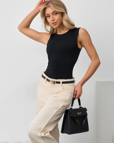 بودي سوت أسود بدون أكمام وبرقبة دائرية