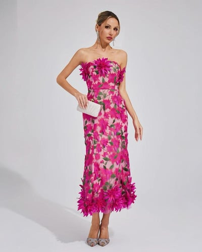 فستان سهرة بدون أكتاف بتطريز وردي بارز ولمسات ثلاث...