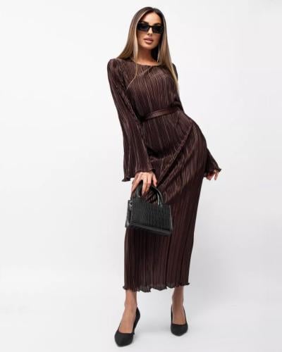 فستان ماكسي فضفاض برقبة دائرية وحزام خصر