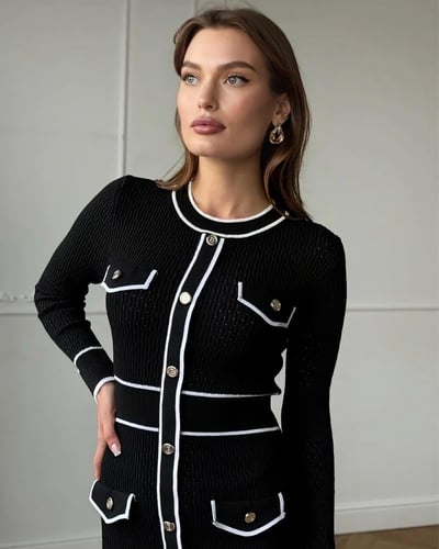 فستان نسائي محبوك برقبة دائرية وأزرار أمامية - أسو...