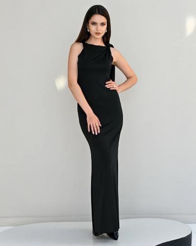 فستان سهرة أسود أنيق بكتف واحد وربطة جانبية