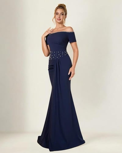 فستان سهرة بأكمام قصيرة مكشوف الكتفين ومزين باللؤل...