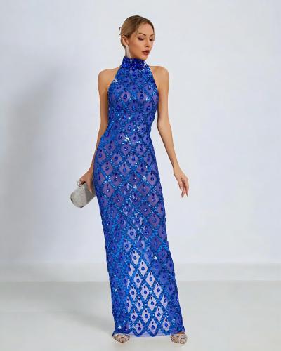 فستان سهرة قاخر طويل مزين بالكريستال وأحجار الراين...