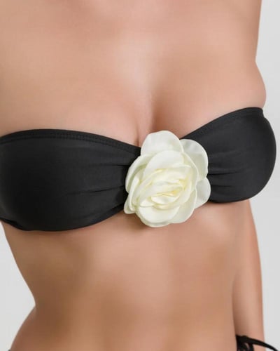 طقم بكيني أسود مزين بالورود مع رباط جانبي