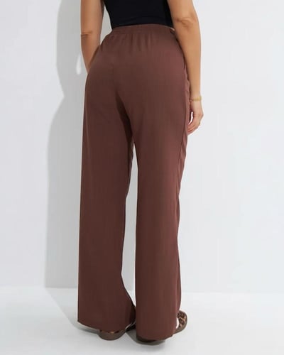 طقم نسائي كاجوال بلون بني مكون من قميص وبنطال واسع