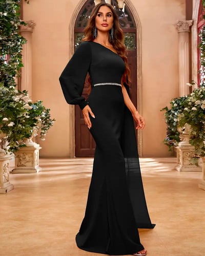 فستان أسود أنيق بكتف واحد وأكمام طويلة