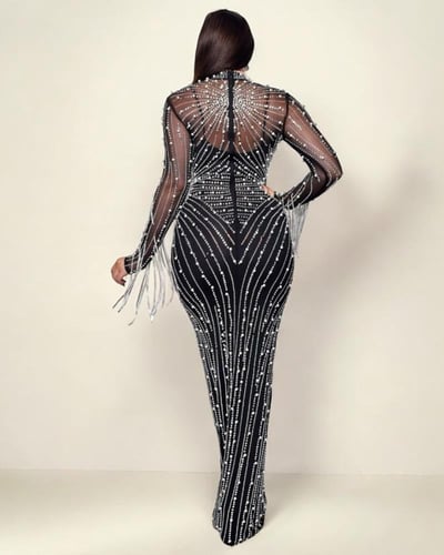 فستان سهرة مطرز بأكمام طويلة ورقبة دائرية