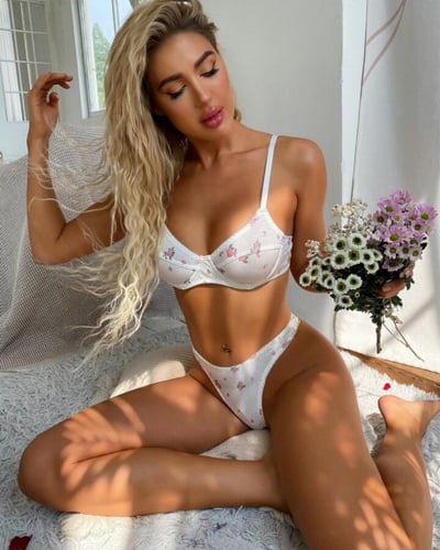 طقم لانجري قطني ناعم بطبعة زهور - أبيض