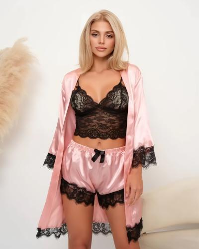 طقم بيجاما ساتان وردي بثلاث قطع – توب دانتيل شفاف...