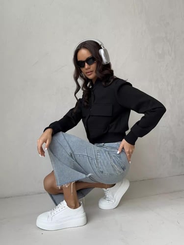 جاكيت نسائي بأكمام طويلة وأزرار وجيوب أمامية