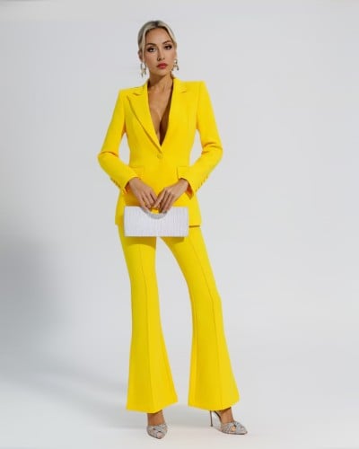 طقم نسائي قطعتين بليزر وبنطال - أصفر