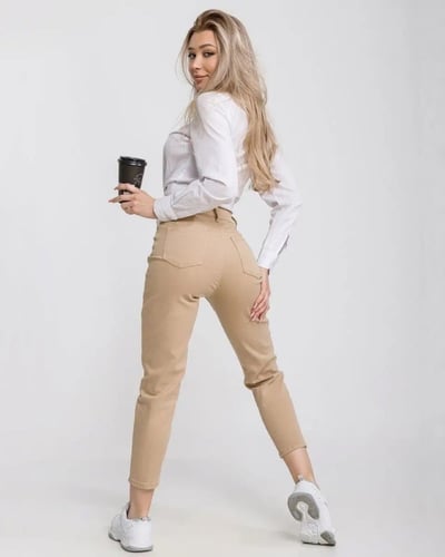 جينز نسائي سكيني بجيوب خلفية - بيج