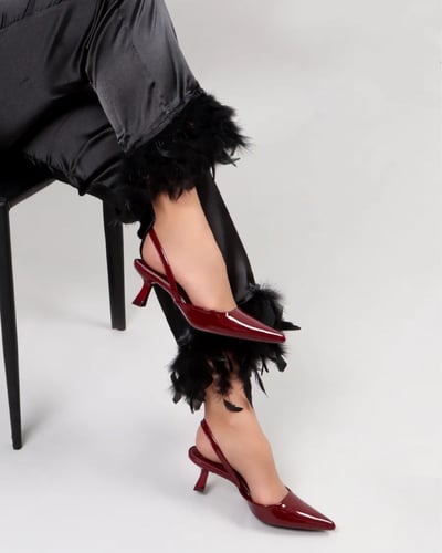 حذاء نسائي بكعب متوسط أنيق وبمقدمة مدببة - عنابي