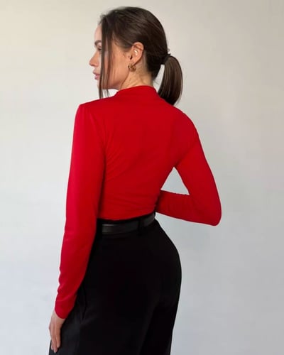 تي شيرت نسائي مكشكش برقبة دائرية