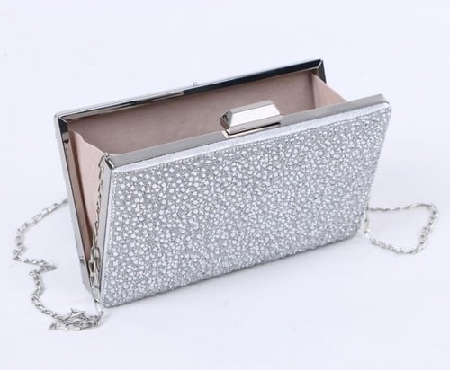 كلاتش بيتيت كادو مرصع بكريستال ولؤلؤ