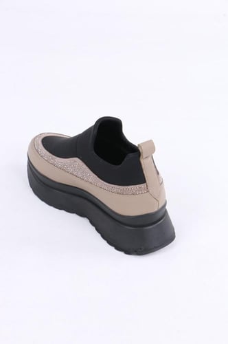 أديستار بوز