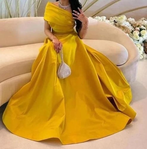 فستان اصفر لون مميز