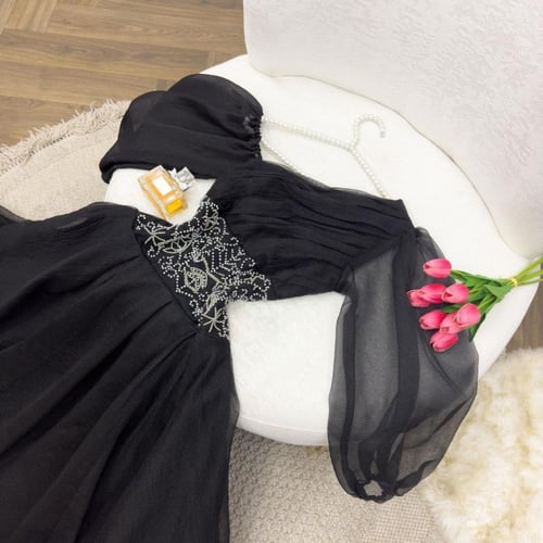 فستان سهرة جازار أسود بلمسة كريستال عند الخصر