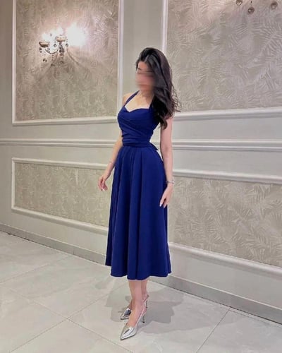 فستان سهرة نيلي ميدي بقصة علاقي من التفته