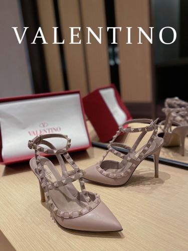 ROCKSTUD CAGED PUMP