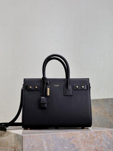 SAC DE JOUR THIN LARGE IN GRAINED LEATHER