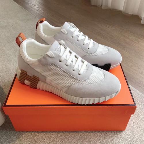 Bouncing Sneaker