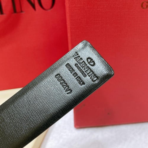 REVERSIBLE VLOGO SIGNATURE BELT IN GLOSSY CALFSKIN...