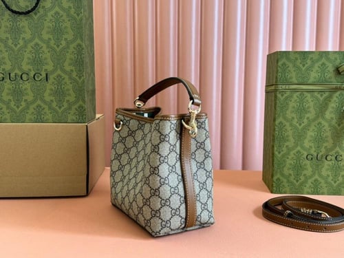 GG EMBLEM SMALL BUCKET BAG