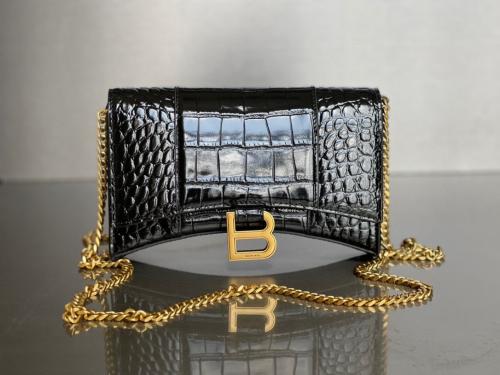 WOMEN'S HOURGLASS WALLET ON CHAIN IN BLACK