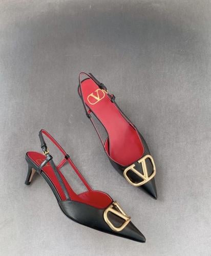 VLOGO SIGNATURE CALFSKIN SLINGBACK PUMP