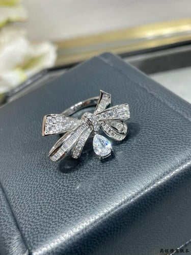 Tilda's Bow Classic Diamond Drop Ring