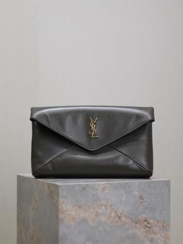 CASSANDRE LARGE ENVELOPE POUCH IN LAMBSKIN