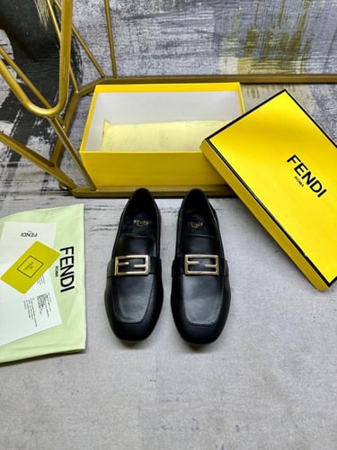 Baguette Black leather loafers